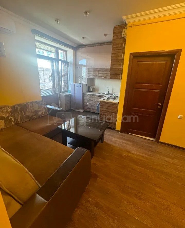 2 Սենյականոց Բնակարան Քարե Շենքում, 40քմ, 4/4 հարկ, Կապիտալ Վերանորոգված