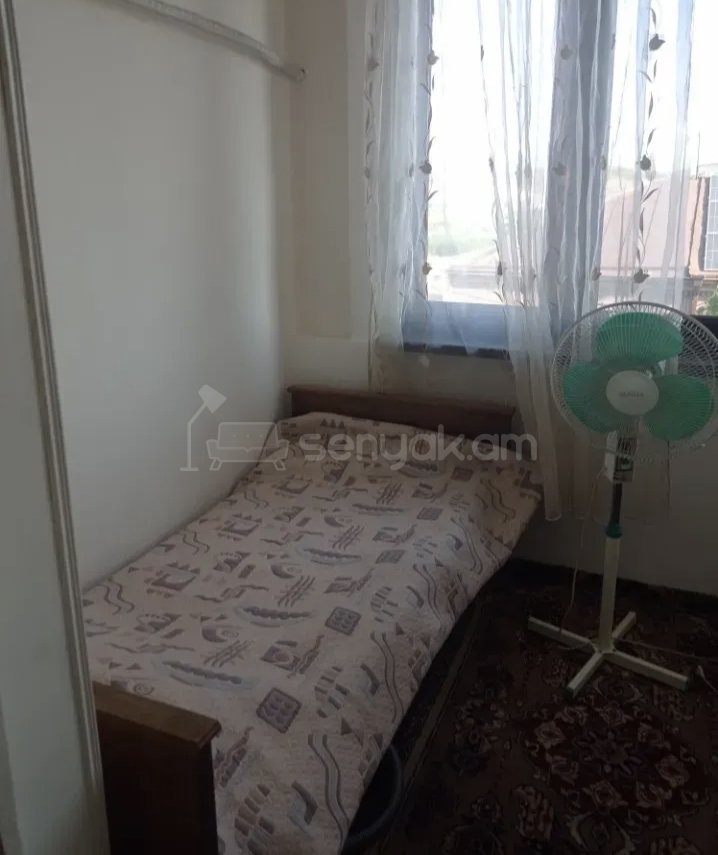 1 Սենյականոց Բնակարան Քարե Շենքում, 45քմ, 3/4 հարկ, Նորմալ Վիճակում, Կահավորված
