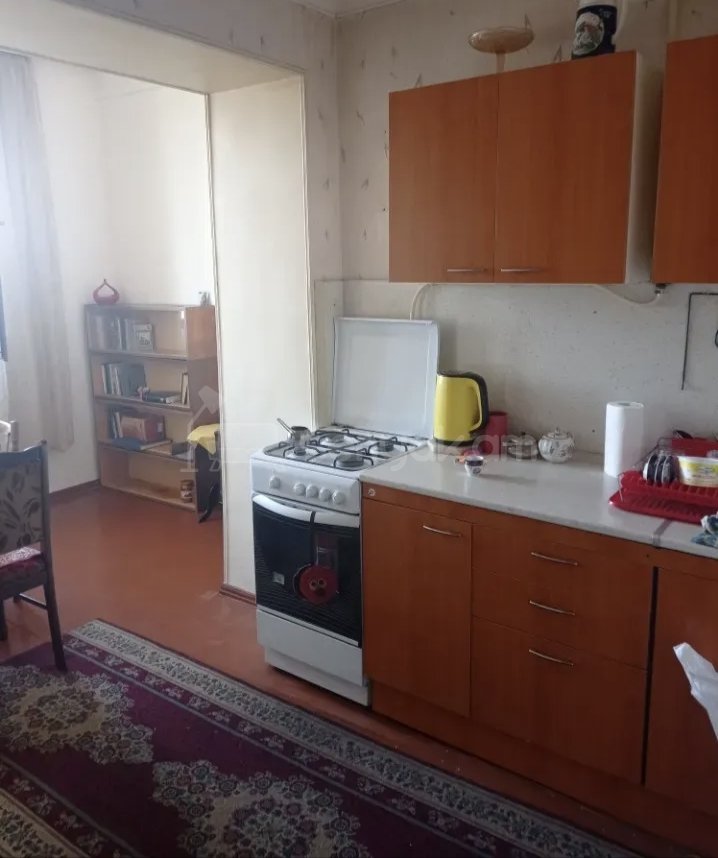 1 Սենյականոց Բնակարան Քարե Շենքում, 45քմ, 3/4 հարկ, Նորմալ Վիճակում, Կահավորված