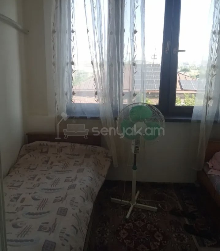 1 Սենյականոց Բնակարան Քարե Շենքում, 45քմ, 3/4 հարկ, Նորմալ Վիճակում, Կահավորված