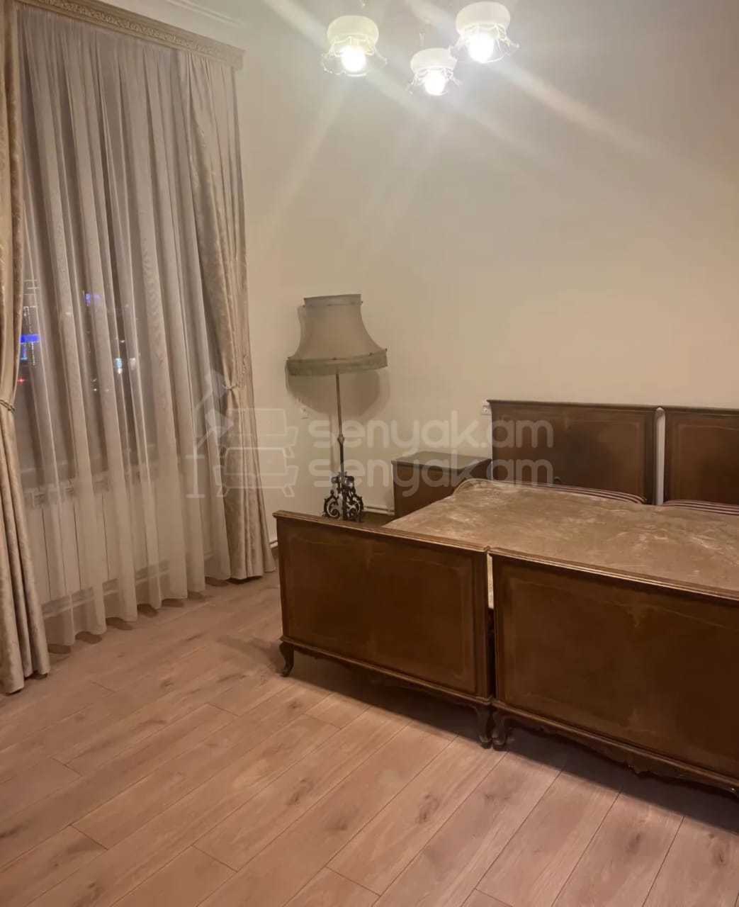 3 Սենյականոց Բնակարան Քարե Շենքում, 70քմ, 3/4 հարկ, Կապիտալ Վերանորոգված, Կահավորված