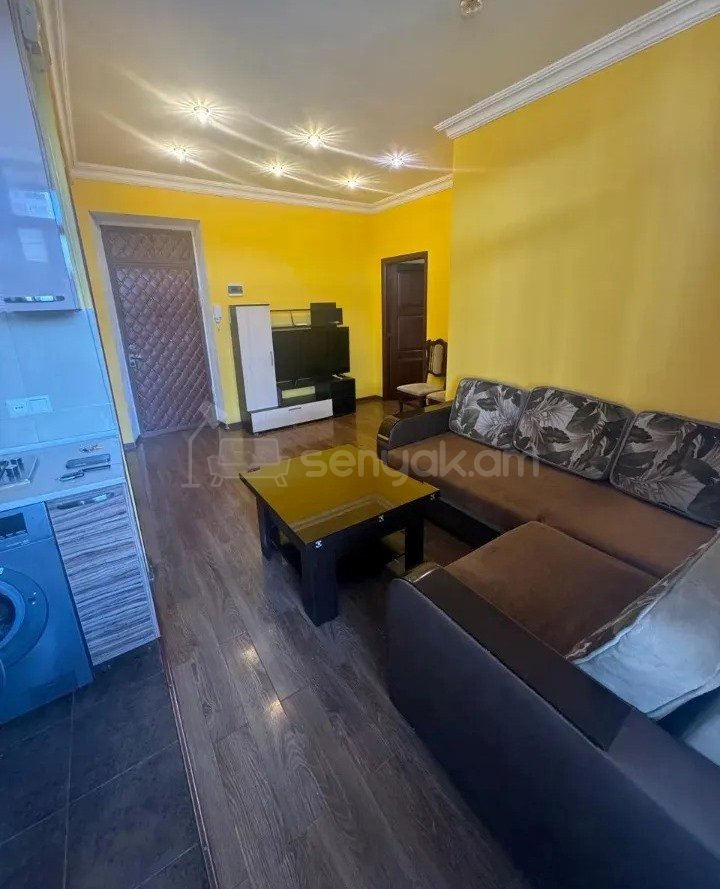 2 Սենյականոց Բնակարան Քարե Շենքում, 40քմ, 4/4 հարկ, Նորմալ Վիճակում