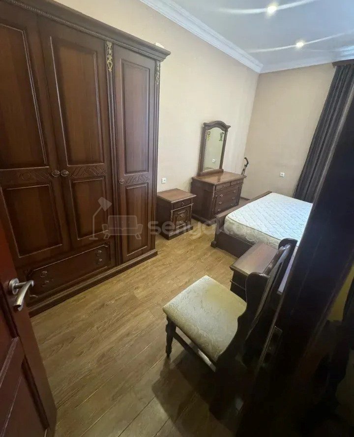 2 Սենյականոց Բնակարան Քարե Շենքում, 40քմ, 4/4 հարկ, Նորմալ Վիճակում