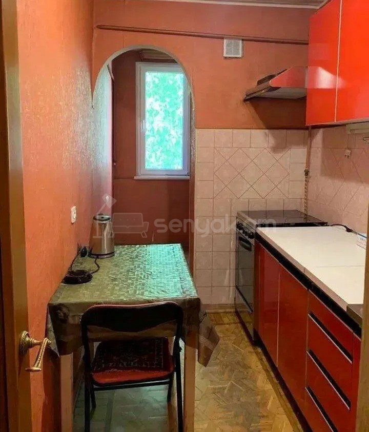 1 Սենյականոց Բնակարան Քարե Շենքում, 48քմ, 4/5 հարկ, Նորմալ Վիճակում
