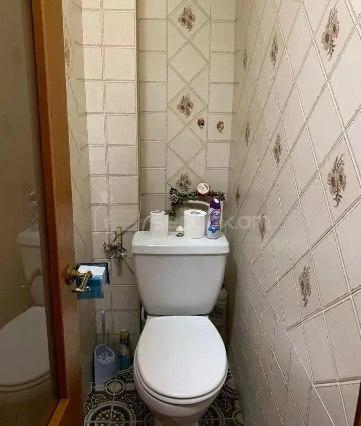 1 Սենյականոց Բնակարան Քարե Շենքում, 48քմ, 4/5 հարկ, Նորմալ Վիճակում