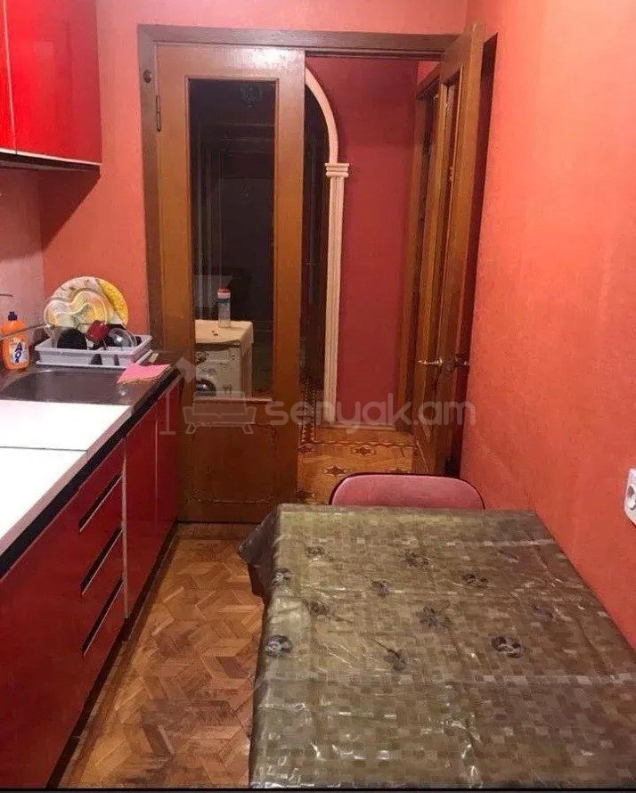 1 Սենյականոց Բնակարան Քարե Շենքում, 48քմ, 4/5 հարկ, Նորմալ Վիճակում