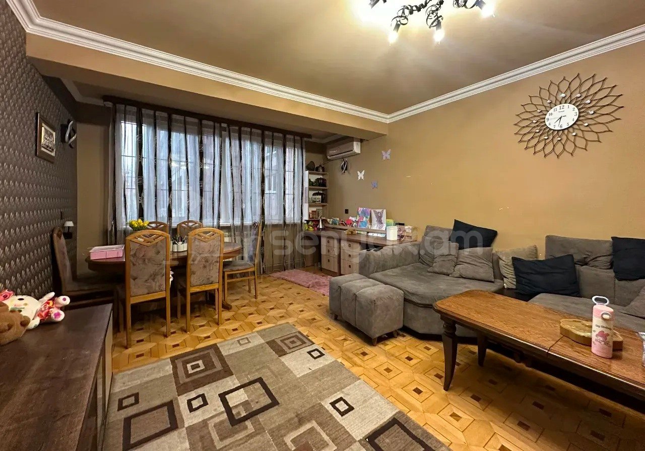 3 Սենյականոց Բնակարան Քարե Շենքում, 70քմ, 2/5 հարկ, Կապիտալ Վերանորոգված