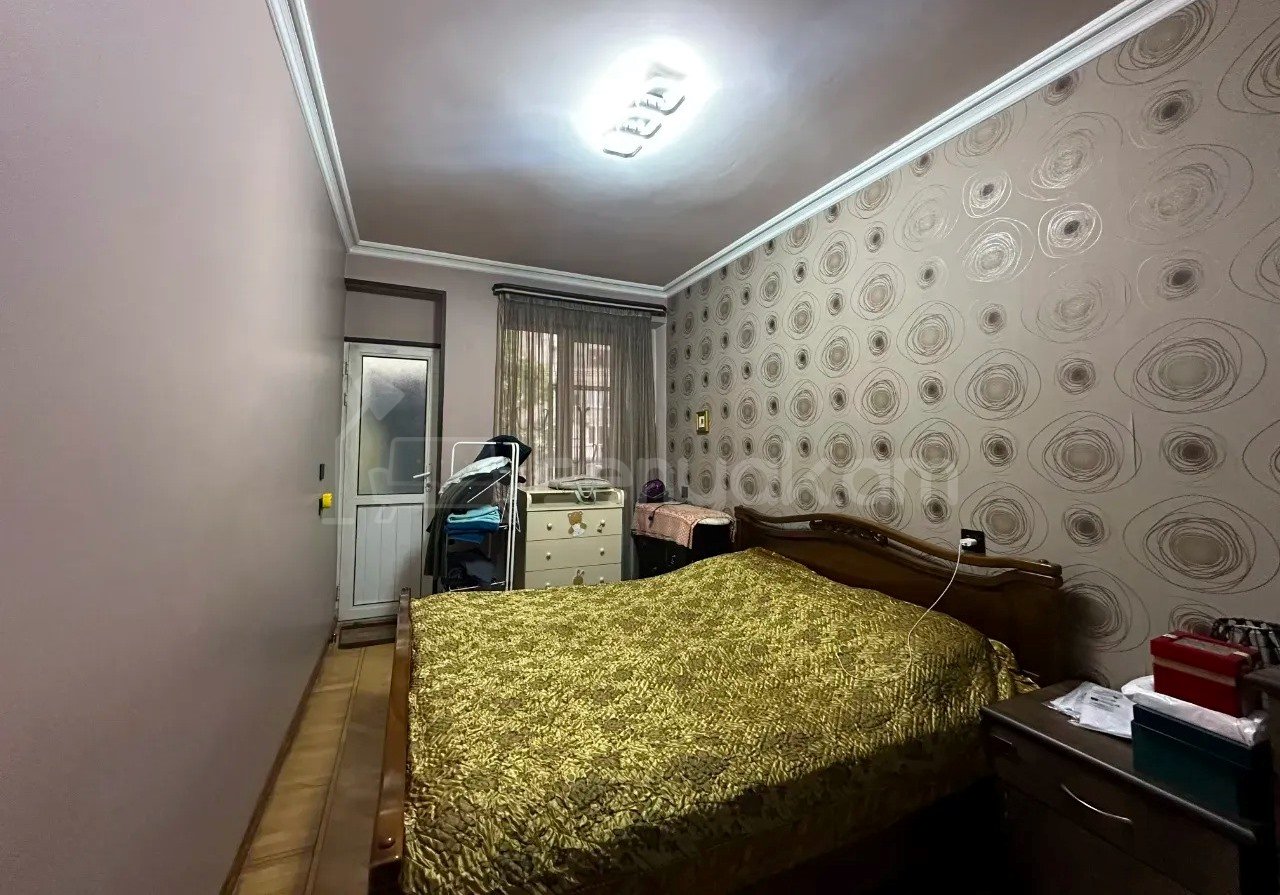 3 Սենյականոց Բնակարան Քարե Շենքում, 70քմ, 2/5 հարկ, Կապիտալ Վերանորոգված
