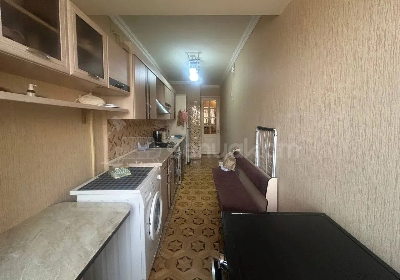 3 Սենյականոց Բնակարան Քարե Շենքում, 74քմ, 4/5 հարկ, Նորմալ Վիճակում