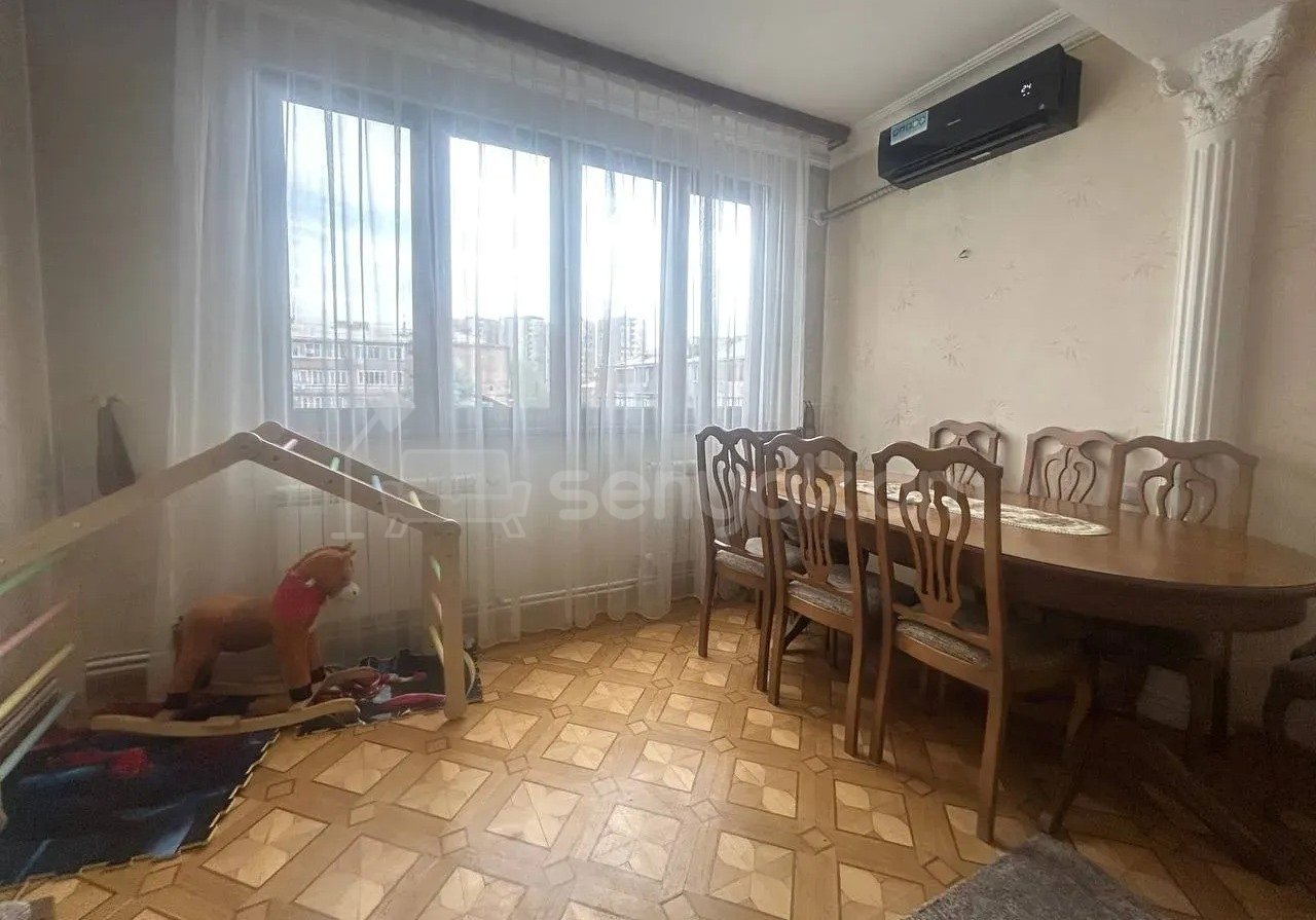 3 Սենյականոց Բնակարան Քարե Շենքում, 74քմ, 4/5 հարկ, Նորմալ Վիճակում