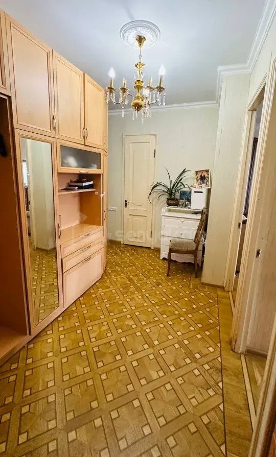 3 Սենյականոց Բնակարան Քարե Շենքում, 74քմ, 4/5 հարկ, Նորմալ Վիճակում