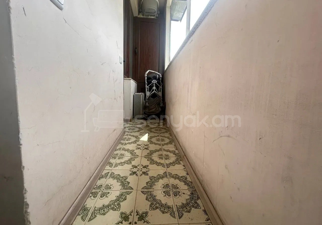 3 Սենյականոց Բնակարան Քարե Շենքում, 74քմ, 4/5 հարկ, Նորմալ Վիճակում