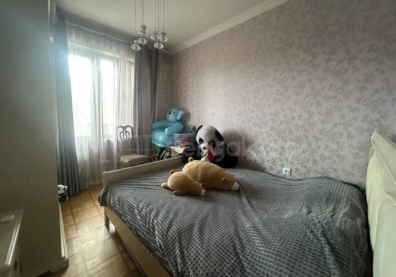 3 Սենյականոց Բնակարան Քարե Շենքում, 74քմ, 4/5 հարկ, Նորմալ Վիճակում