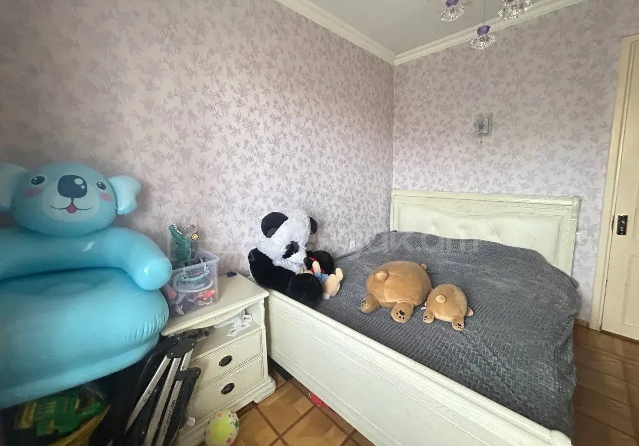 3 Սենյականոց Բնակարան Քարե Շենքում, 74քմ, 4/5 հարկ, Նորմալ Վիճակում