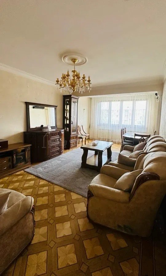 3 Սենյականոց Բնակարան Քարե Շենքում, 74քմ, 4/5 հարկ, Նորմալ Վիճակում