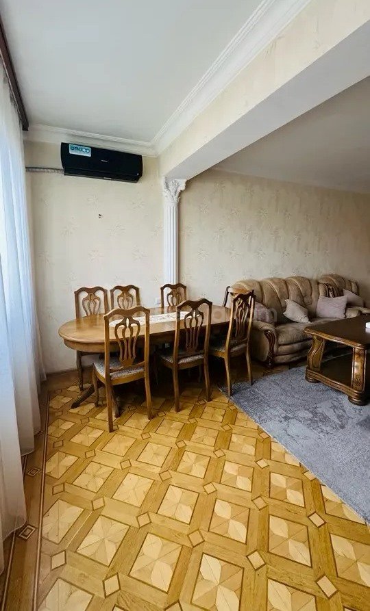 3 Սենյականոց Բնակարան Քարե Շենքում, 74քմ, 4/5 հարկ, Նորմալ Վիճակում