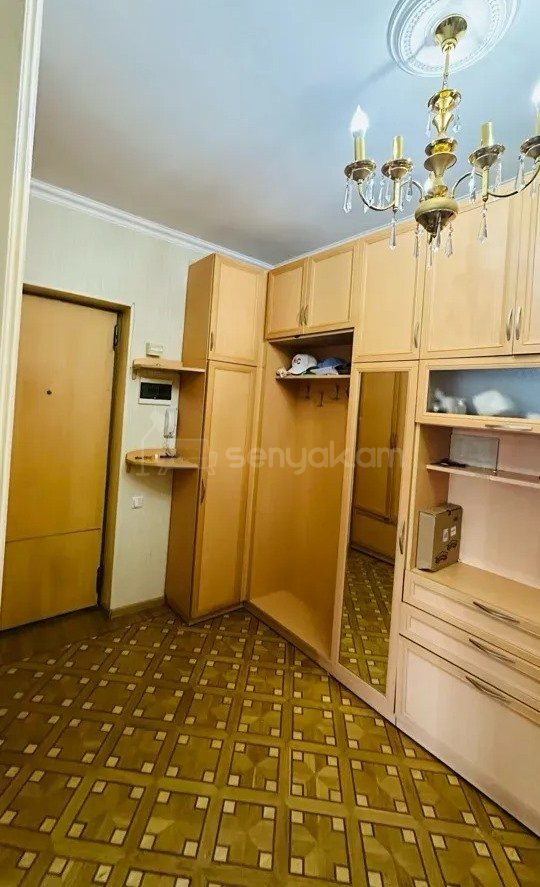 3 Սենյականոց Բնակարան Քարե Շենքում, 74քմ, 4/5 հարկ, Նորմալ Վիճակում