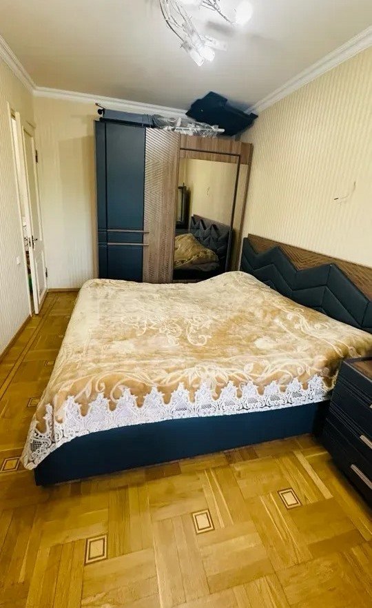 3 Սենյականոց Բնակարան Քարե Շենքում, 74քմ, 4/5 հարկ, Նորմալ Վիճակում