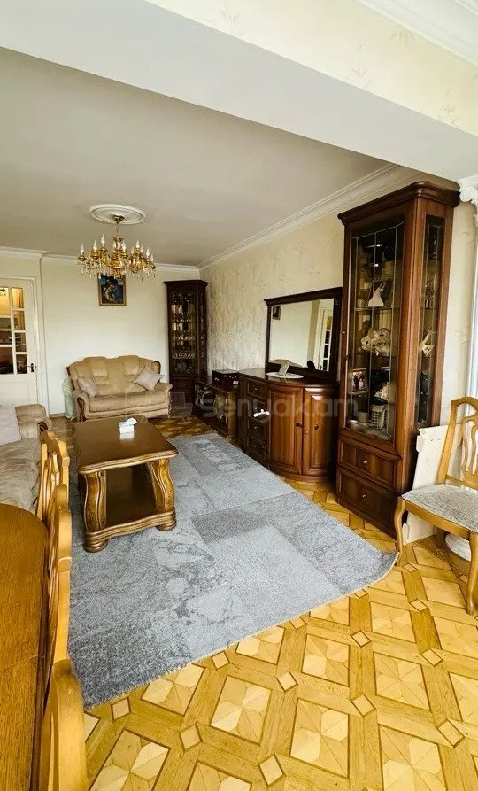 3 Սենյականոց Բնակարան Քարե Շենքում, 74քմ, 4/5 հարկ, Նորմալ Վիճակում