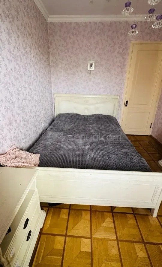 3 Սենյականոց Բնակարան Քարե Շենքում, 74քմ, 4/5 հարկ, Նորմալ Վիճակում