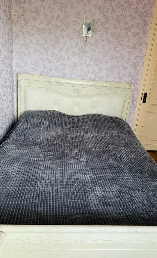 3 Սենյականոց Բնակարան Քարե Շենքում, 74քմ, 4/5 հարկ, Նորմալ Վիճակում
