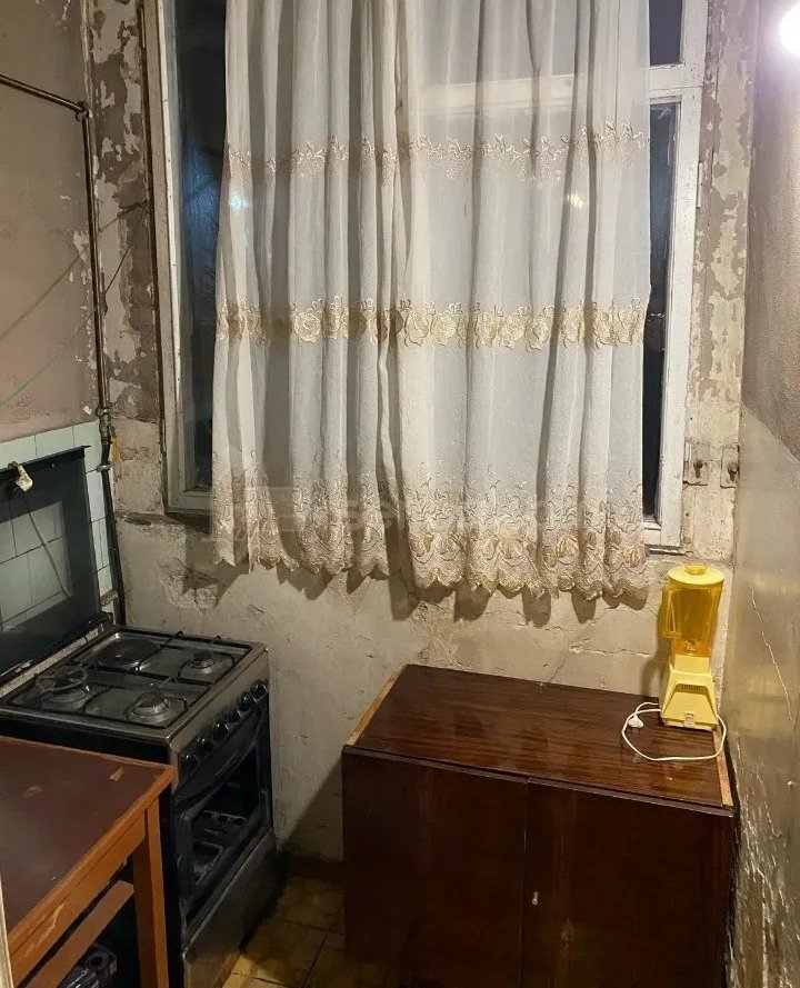 3 Սենյականոց Բնակարան Քարե Շենքում, 82քմ, 2/5 հարկ, Պետական Վիճակում