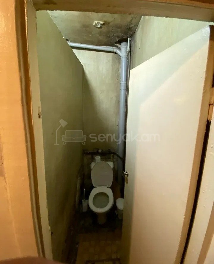 3 Սենյականոց Բնակարան Քարե Շենքում, 82քմ, 2/5 հարկ, Պետական Վիճակում