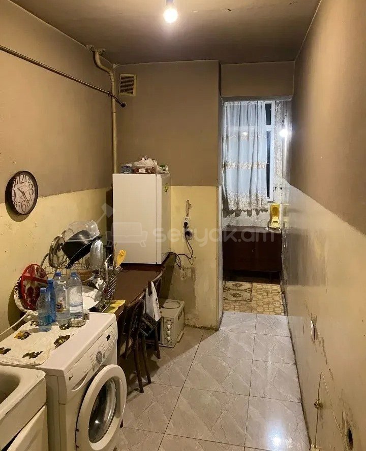 3 Սենյականոց Բնակարան Քարե Շենքում, 82քմ, 2/5 հարկ, Պետական Վիճակում