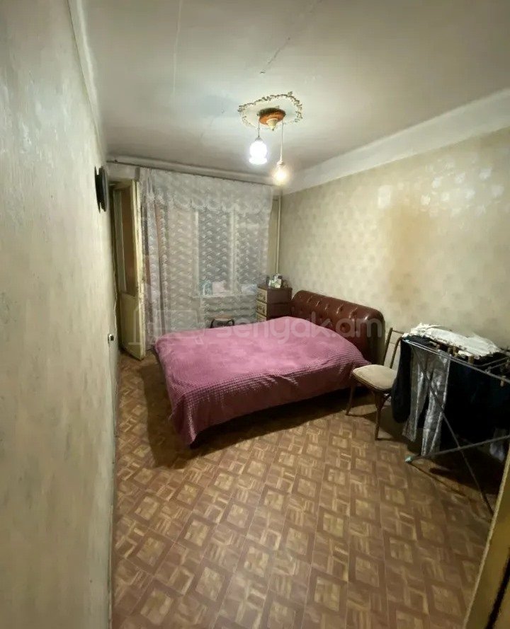 3 Սենյականոց Բնակարան Քարե Շենքում, 82քմ, 2/5 հարկ, Պետական Վիճակում