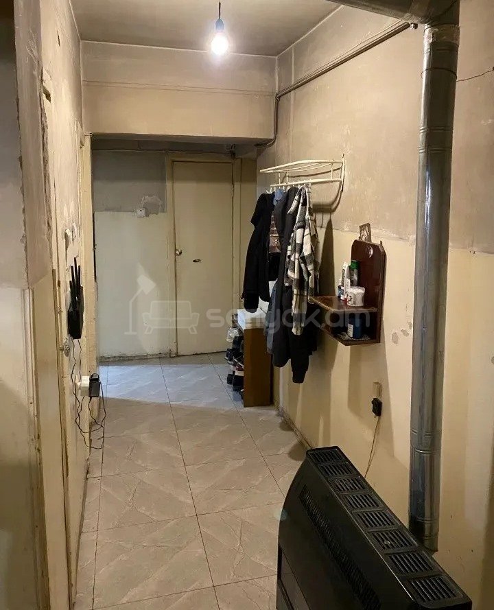 3 Սենյականոց Բնակարան Քարե Շենքում, 82քմ, 2/5 հարկ, Պետական Վիճակում