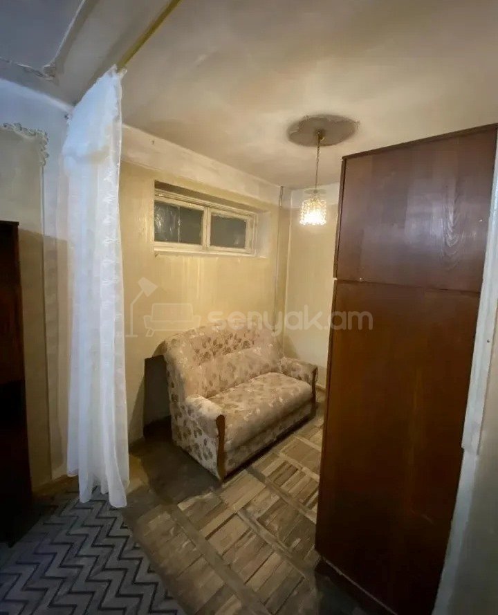 3 Սենյականոց Բնակարան Քարե Շենքում, 82քմ, 2/5 հարկ, Պետական Վիճակում