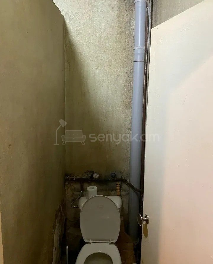 3 Սենյականոց Բնակարան Քարե Շենքում, 82քմ, 2/5 հարկ, Պետական Վիճակում