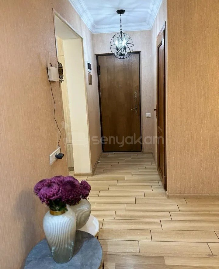 3 Սենյականոց Բնակարան Քարե Շենքում, 80քմ, 1/4 հարկ, Կապիտալ Վերանորոգված