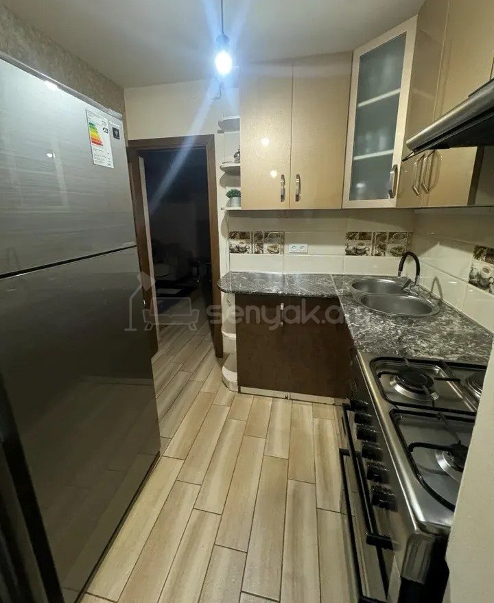 3 Սենյականոց Բնակարան Քարե Շենքում, 80քմ, 1/4 հարկ, Կապիտալ Վերանորոգված
