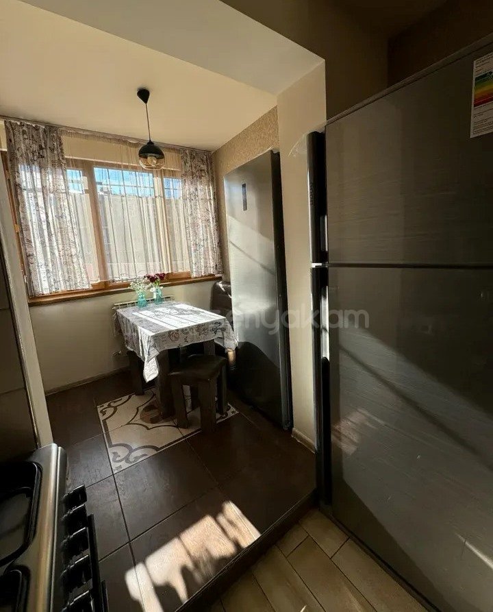 3 Սենյականոց Բնակարան Քարե Շենքում, 80քմ, 1/4 հարկ, Կապիտալ Վերանորոգված