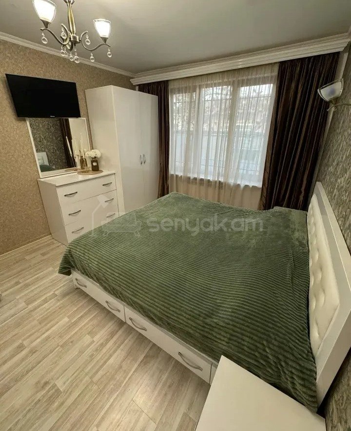 3 Սենյականոց Բնակարան Քարե Շենքում, 80քմ, 1/4 հարկ, Կապիտալ Վերանորոգված