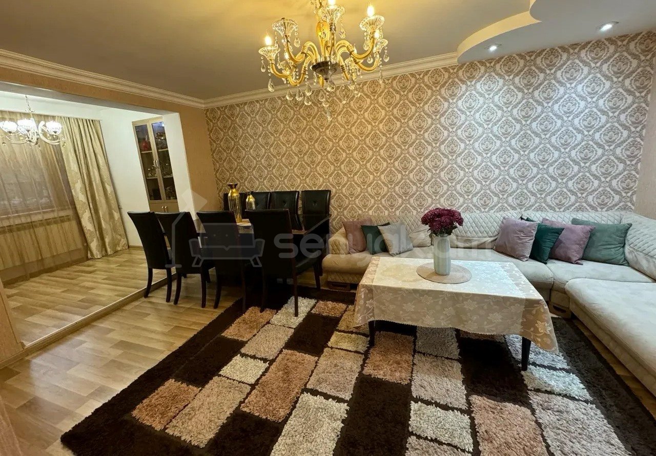 3 Սենյականոց Բնակարան Քարե Շենքում, 80քմ, 1/4 հարկ, Կապիտալ Վերանորոգված