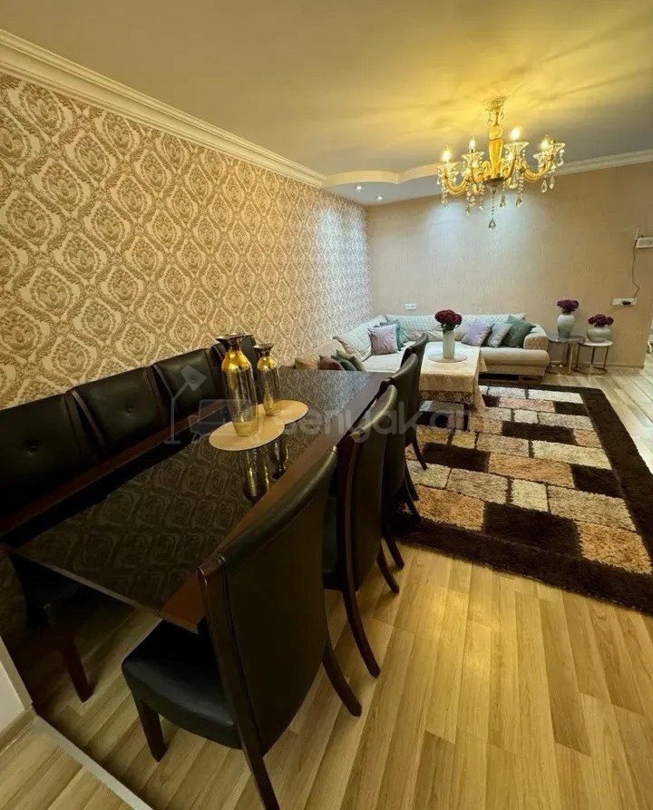 3 Սենյականոց Բնակարան Քարե Շենքում, 80քմ, 1/4 հարկ, Կապիտալ Վերանորոգված