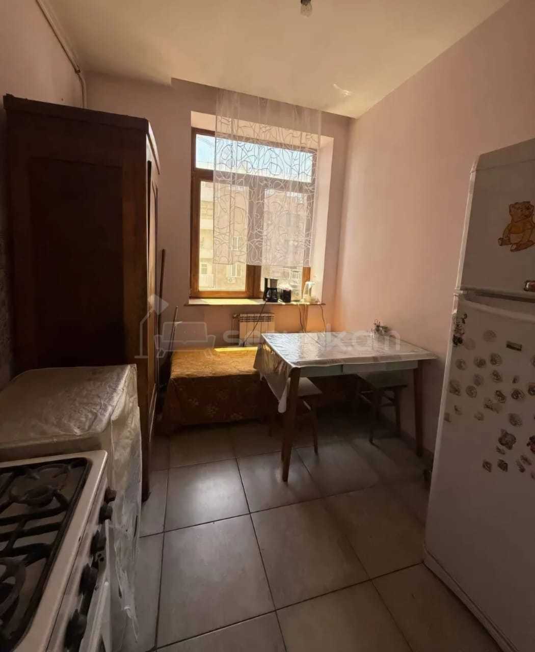 1 Սենյականոց Բնակարան Քարե Շենքում, 38քմ, 4/6 հարկ, Նորմալ Վիճակում, Կահավորված
