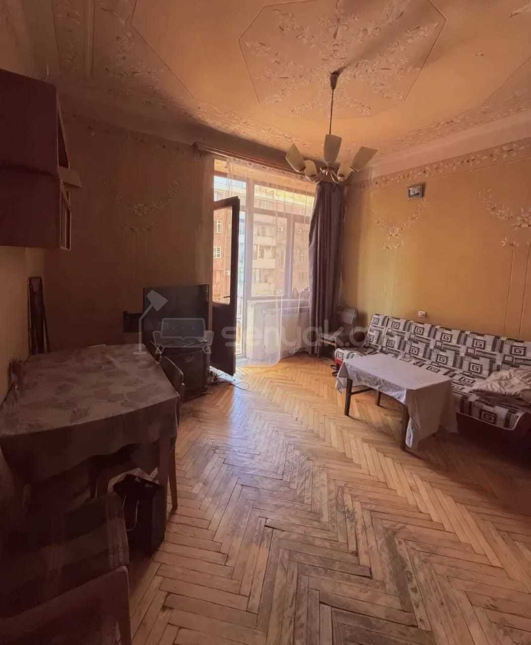 1 Սենյականոց Բնակարան Քարե Շենքում, 38քմ, 4/6 հարկ, Նորմալ Վիճակում, Կահավորված