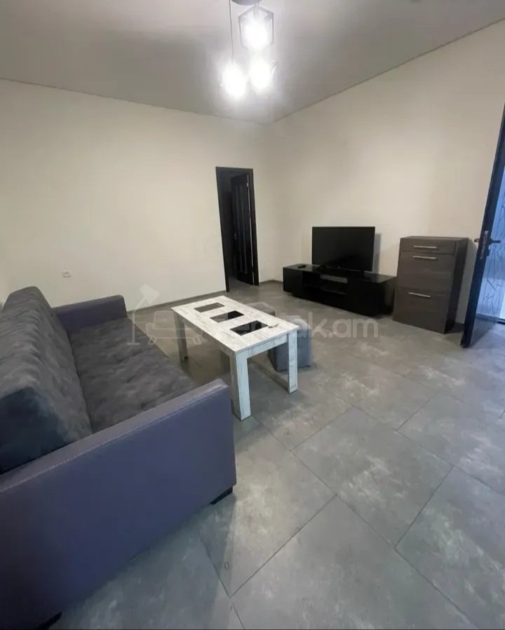 2 Սենյականոց Բնակարան Քարե Շենքում, 40քմ, 1/2 հարկ, Կապիտալ Վերանորոգված, Կահավորված