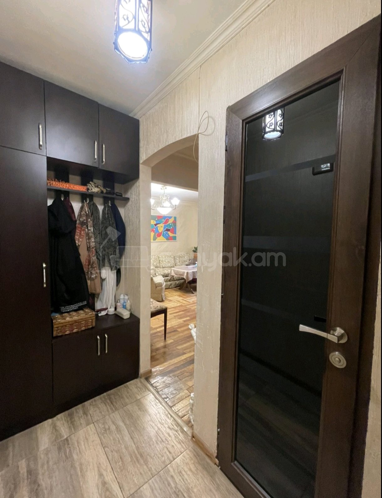 1 Սենյականոց Բնակարան Քարե Շենքում, 44քմ, 2/5 հարկ, Նորմալ Վիճակում, Կահավորված