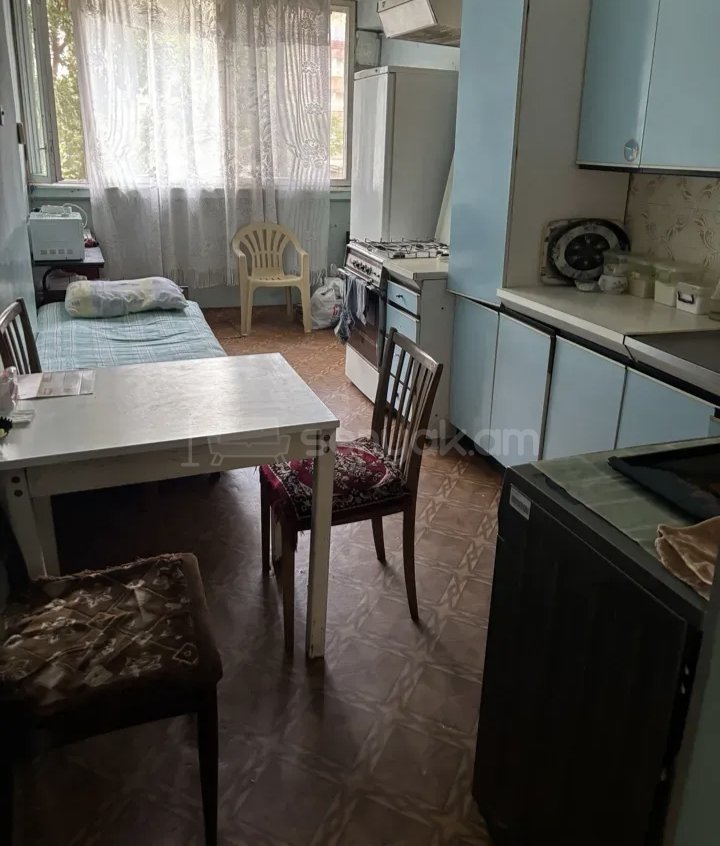 1 Սենյականոց Բնակարան, 45քմ, 2/5 հարկ, Նորմալ Վիճակում, Կահավորված, Արևկող