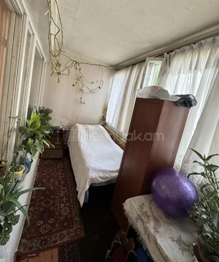 1 Սենյականոց Բնակարան, 45քմ, 2/5 հարկ, Նորմալ Վիճակում, Կահավորված, Արևկող