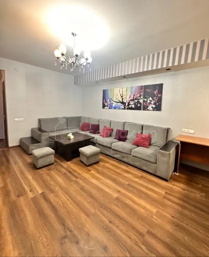 2 Սենյականոց Բնակարան Քարե Շենքում, 67քմ, 3/5 հարկ, Կապիտալ Վերանորոգված, Կահավորված