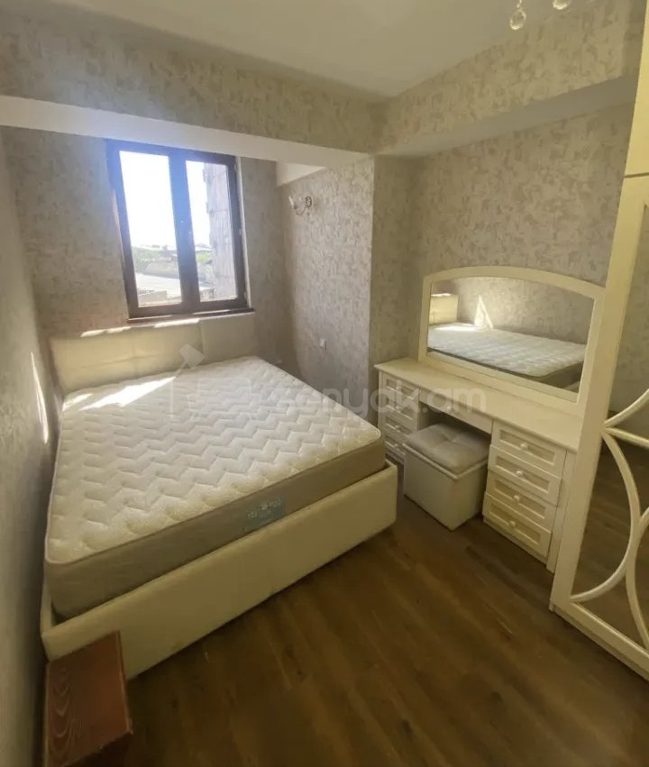 2 Սենյականոց Բնակարան Քարե Շենքում, 67քմ, 3/5 հարկ, Կապիտալ Վերանորոգված, Կահավորված