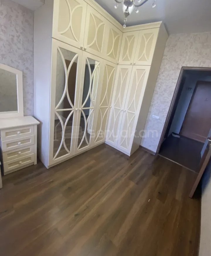 2 Սենյականոց Բնակարան Քարե Շենքում, 67քմ, 3/5 հարկ, Կապիտալ Վերանորոգված, Կահավորված