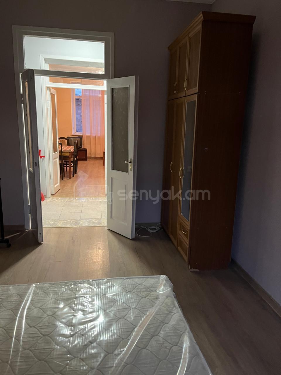 2 Սենյականոց Բնակարան Քարե Շենքում, 65քմ, 4/5 հարկ, Կապիտալ Վերանորոգված, Կահավորված