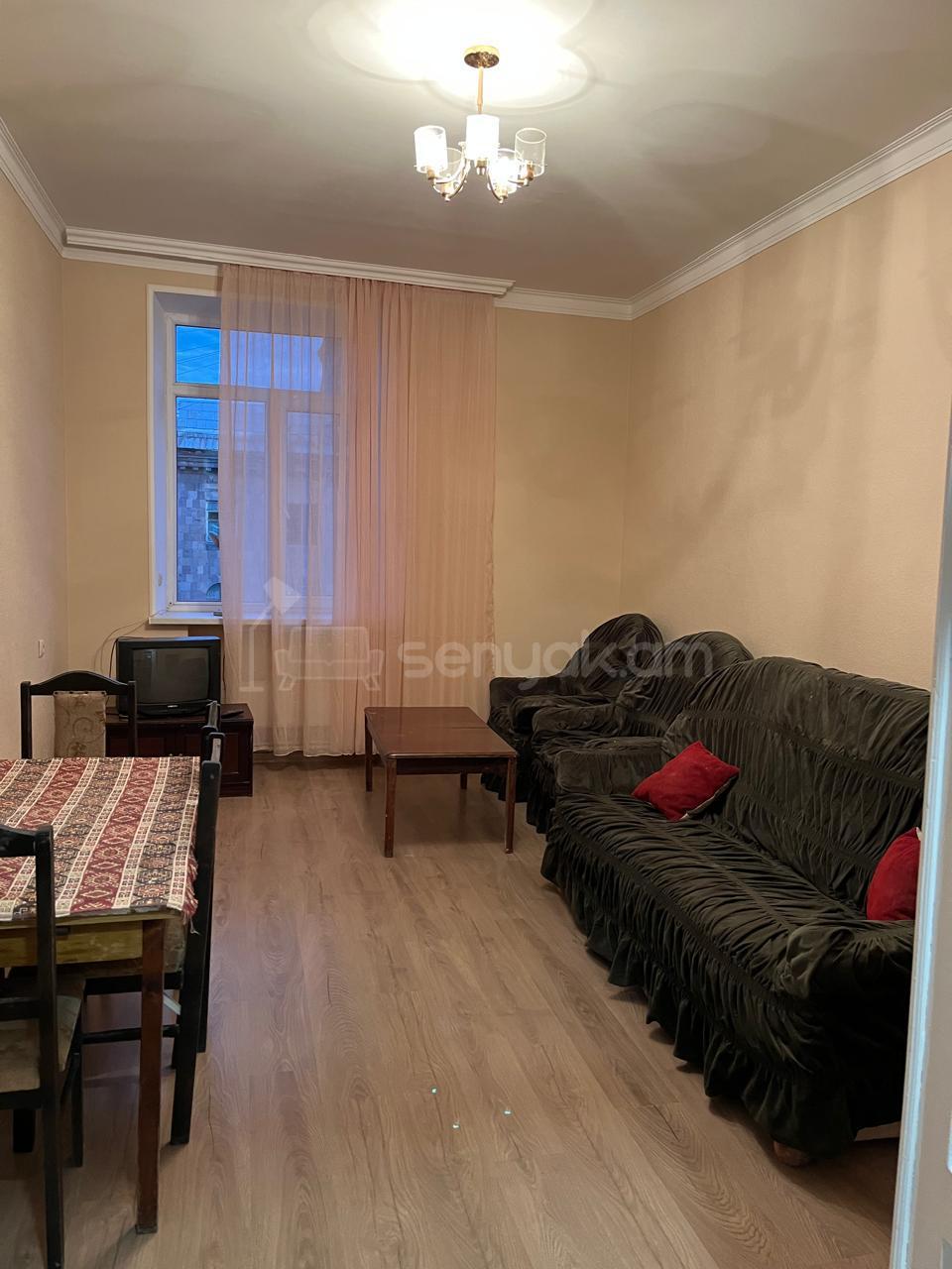 2 Սենյականոց Բնակարան Քարե Շենքում, 65քմ, 4/5 հարկ, Կապիտալ Վերանորոգված, Կահավորված