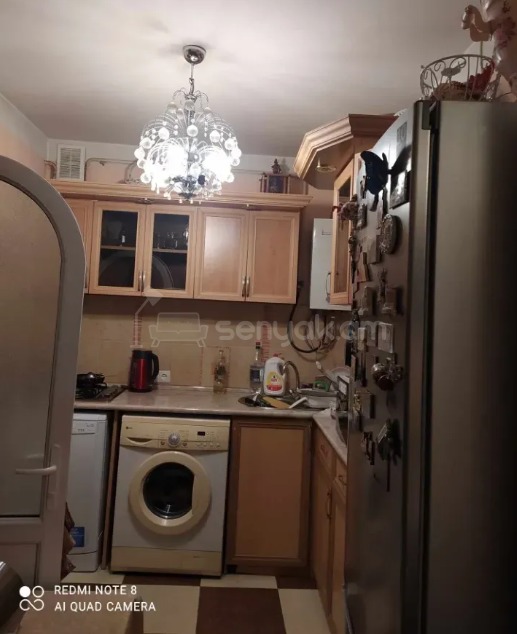 2 Սենյականոց Բնակարան Քարե Շենքում, 43քմ, 5/5 հարկ, Նորմալ Վիճակում